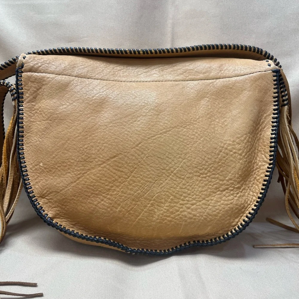 Handcrafted Lion Design Tan Leather Bag signed by L. Lyndall - Picture 5 of 7